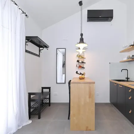 펜션 Steinhaus Mirko 스타리그라드 파클레니차