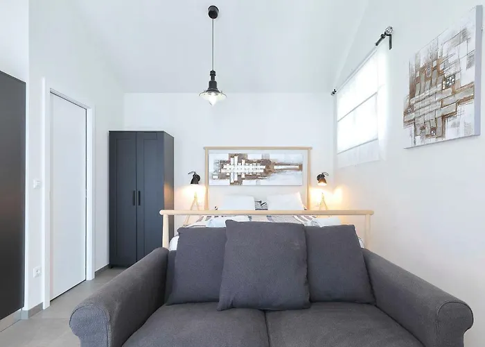 Steinhaus Mirko Nyaraló Starigrad-Paklenica