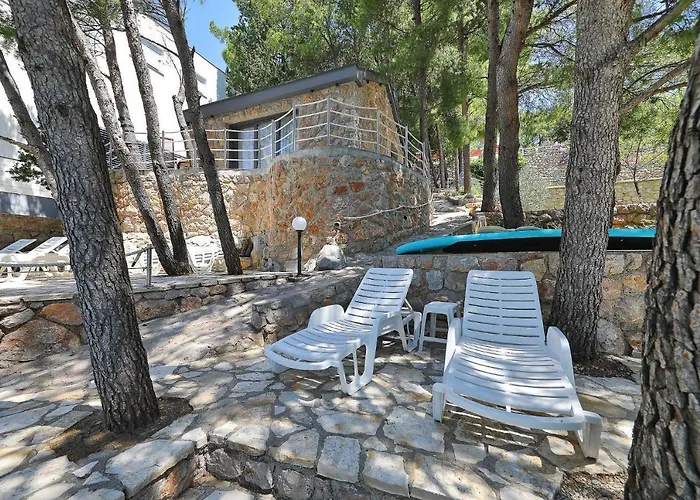 Steinhaus Mirko Nyaraló Starigrad-Paklenica