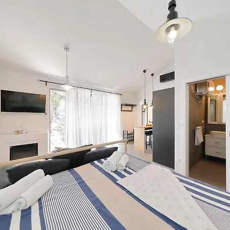 Steinhaus Mirko Vakantiehuis Starigrad Paklenica